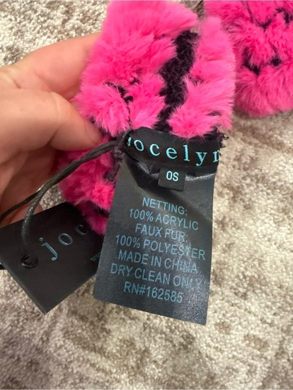 NWT Jocelyn Faux Fur Fingerless Mittens Hot Pink Winter Cute